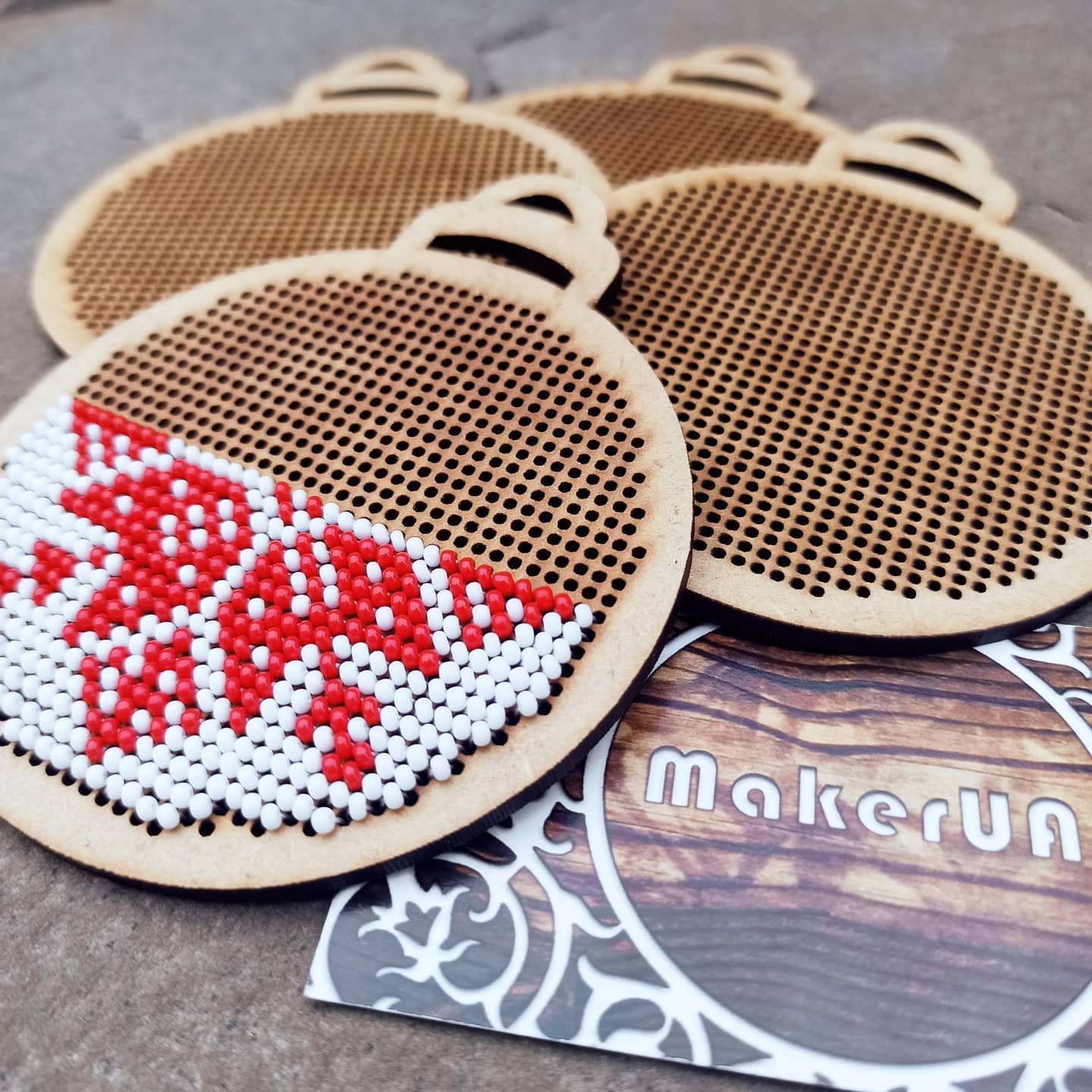 Wooden Cross Stitch Blank Base Embroidery Christmas Ornaments Decorations Pendant Shape for DIY Jewelry Gift Wood Bead Thread Needlecraft Style NY SetD1