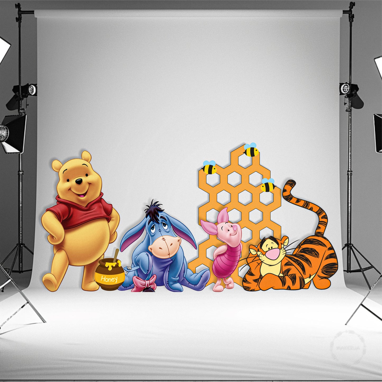 Winnie the Pooh cartoon birthday party decor