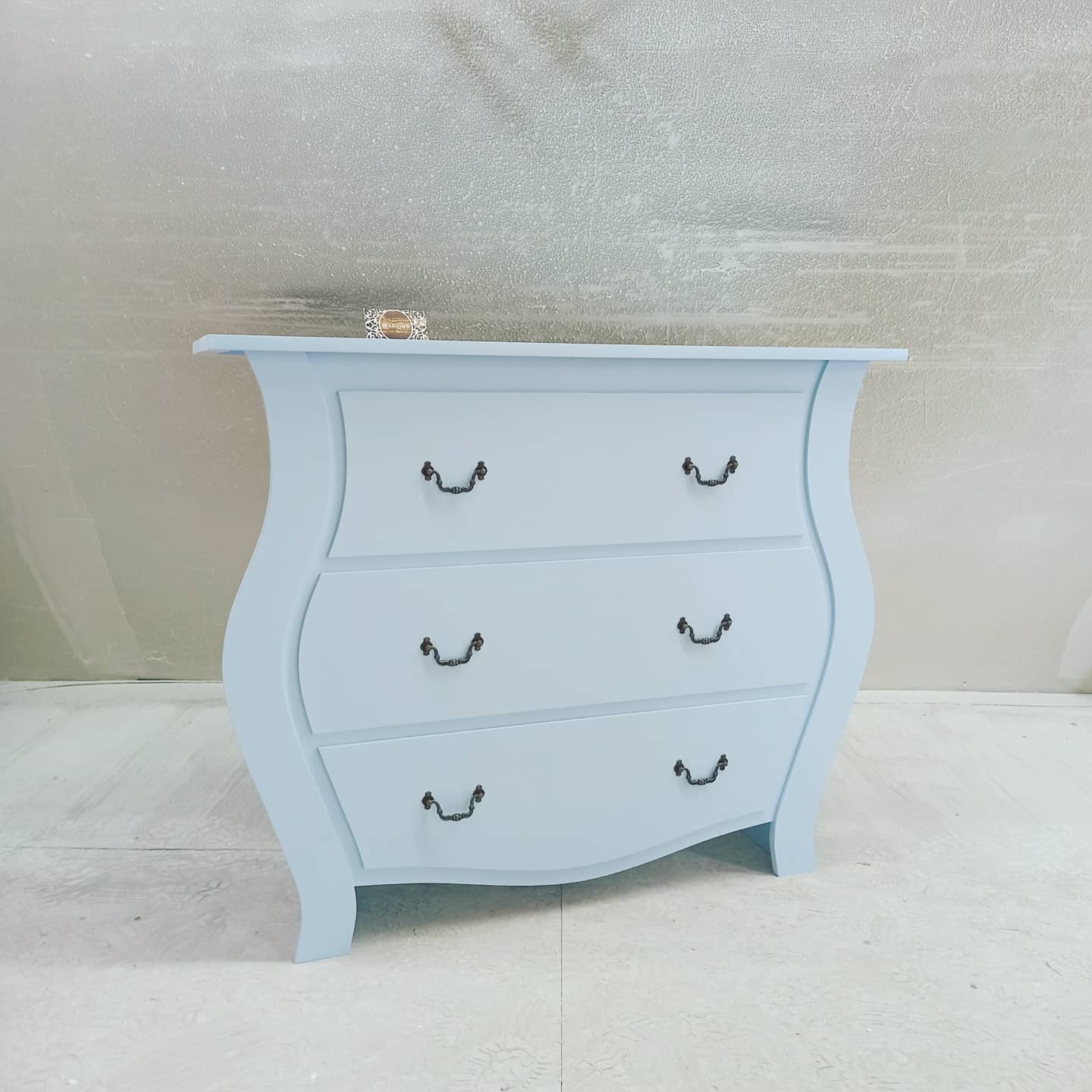 Decorative cabinet table stand not open