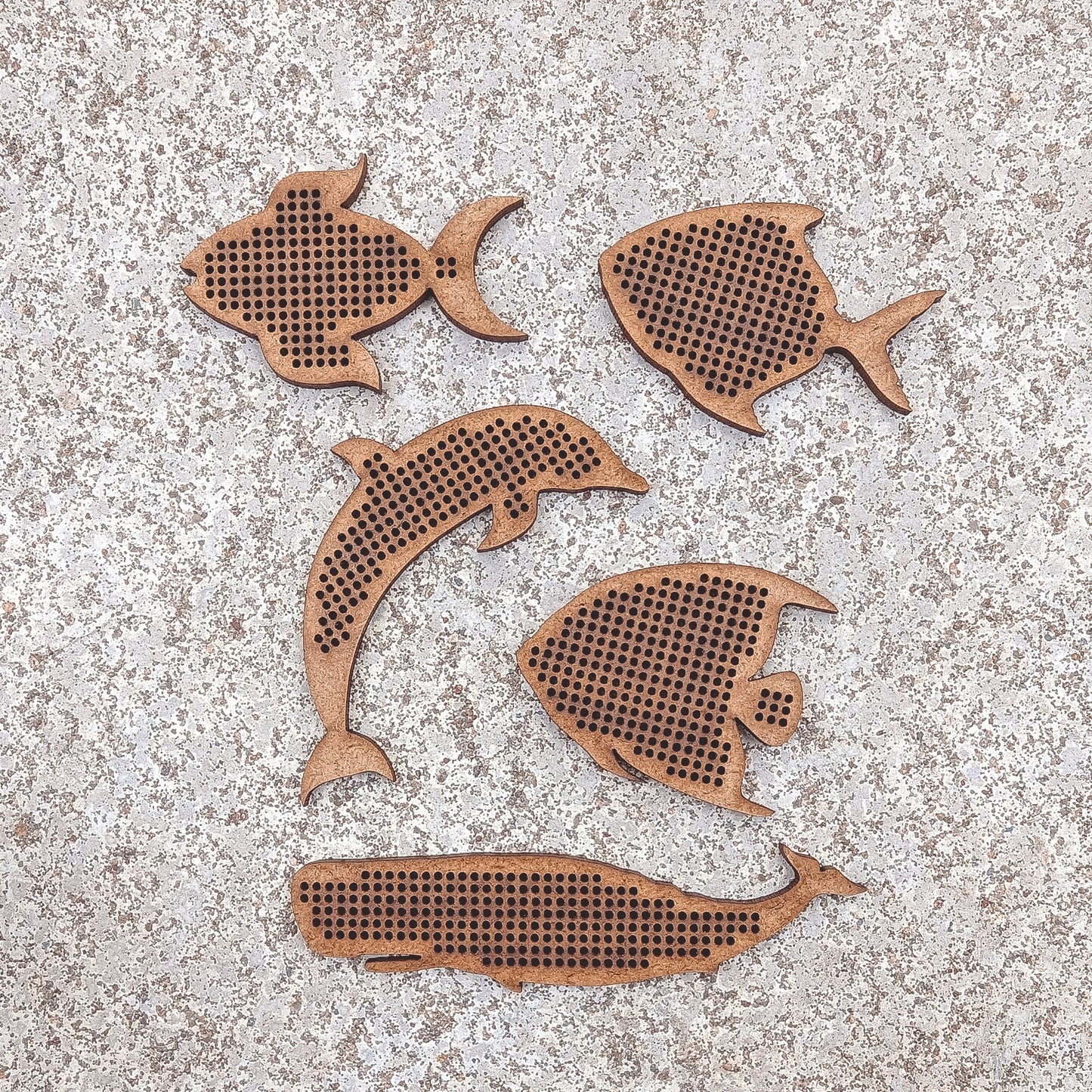 Set of 7 Cross Stitch Blank fish whale dolphin embroidery decorations pendant wooden shapes for DIY jewelry cute gift wood bead hobby thread home decor ornaments needlecraft style