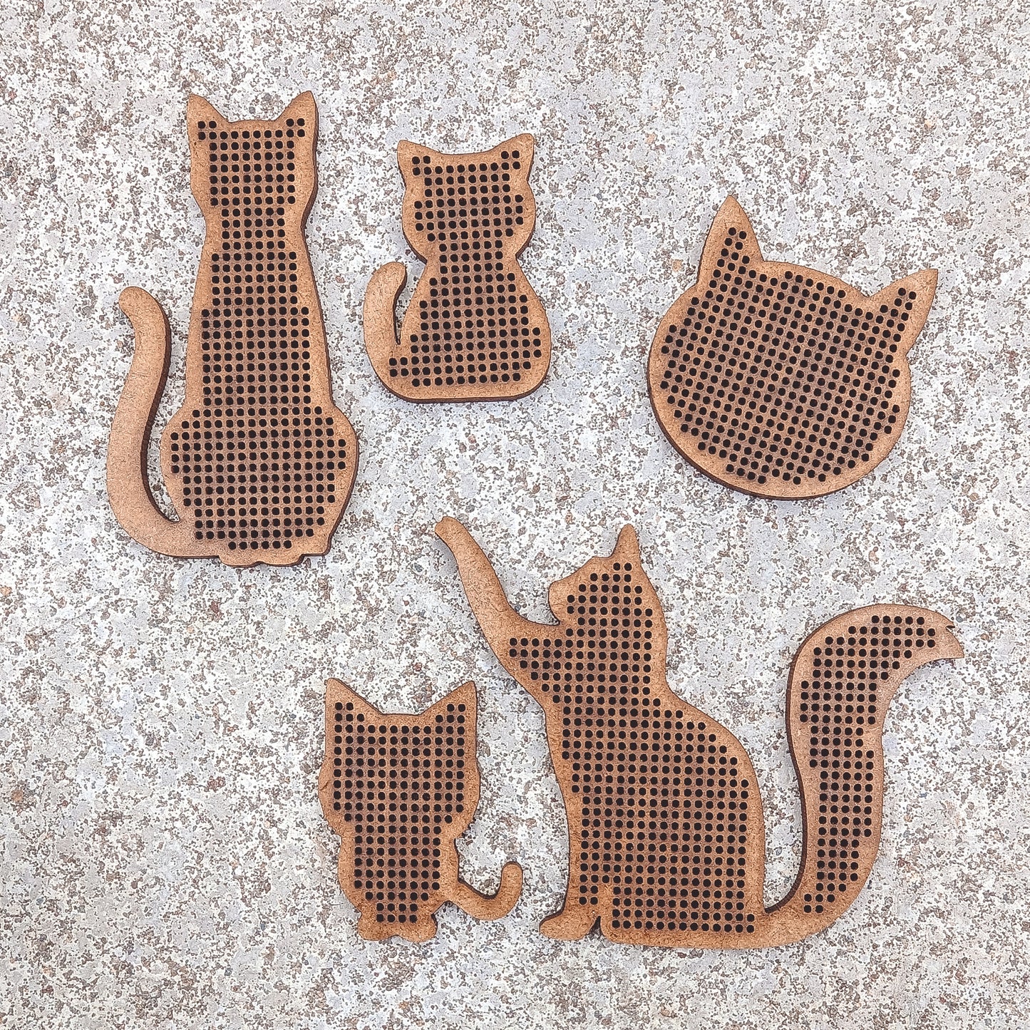 Set of 8 Cross Stitch Blank cat embroidery decorations pendant wooden shapes for DIY jewelry cute gift wood bead hobby thread home decor ornaments needlecraft style